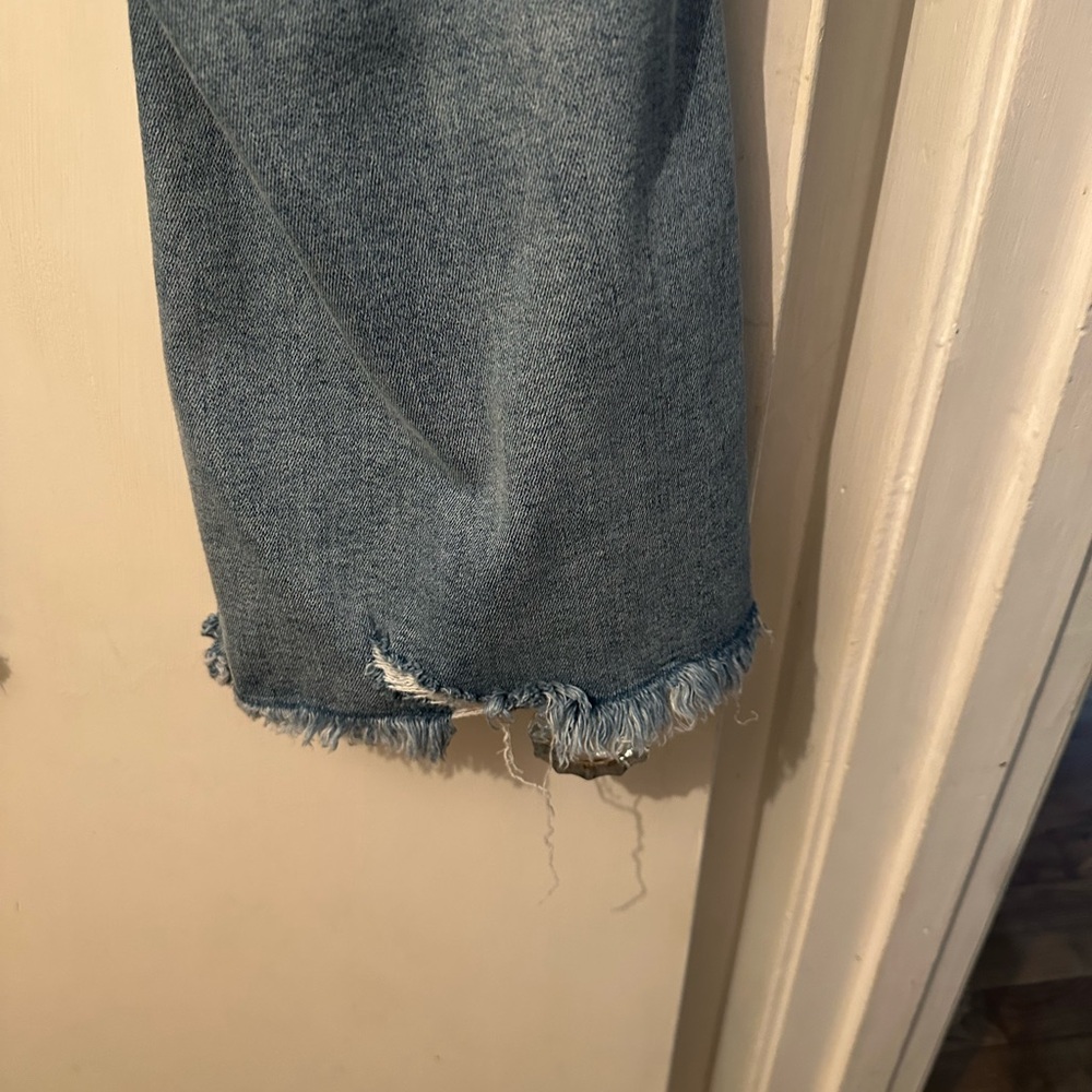 High-Rise Light Blue Cropped Flare Jeans with Raw Hem - Picture 4 of 7